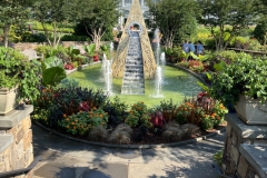 Lewis Ginter Botanical Garden main walkway to conservatory